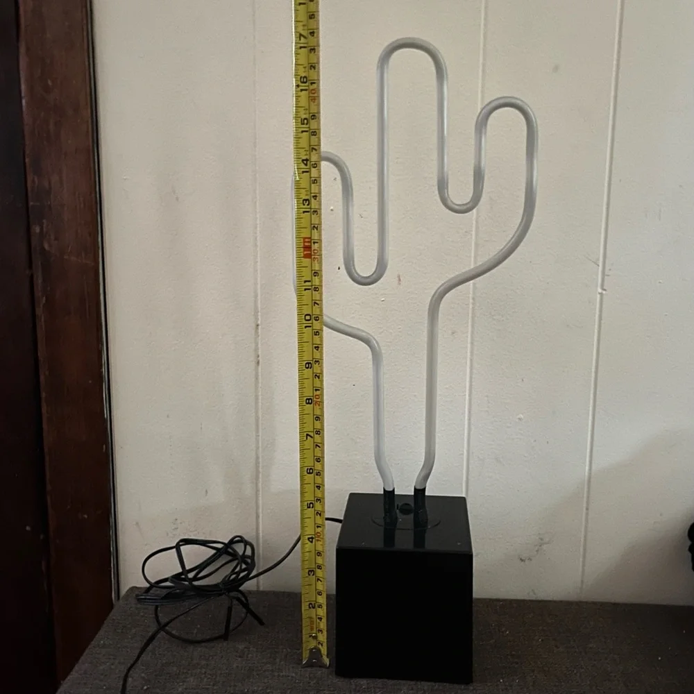Cactus Neon Lamp - Picture 2 of 4
